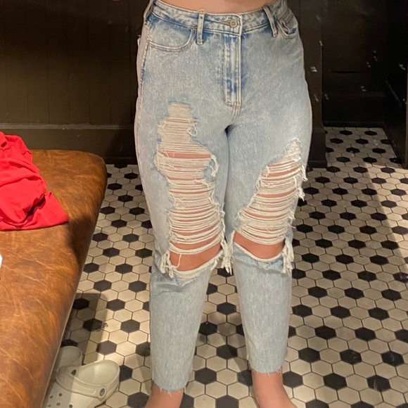Hollister ultra high-rise mom jeans - Picture 4 of 4